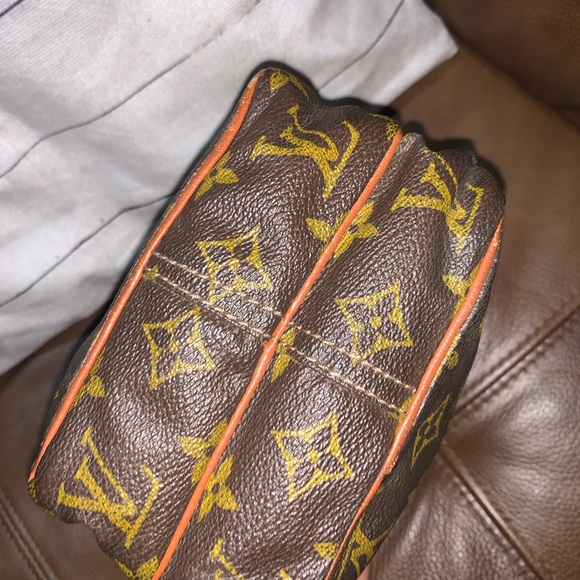 Louis Vuitton Amazon Crossbody - Picture 15 of 17